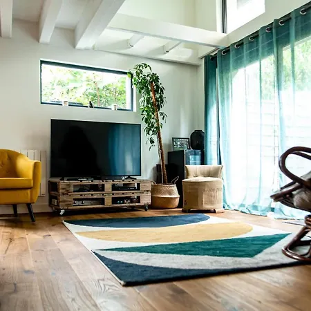 Spacious House With Garden Hotel